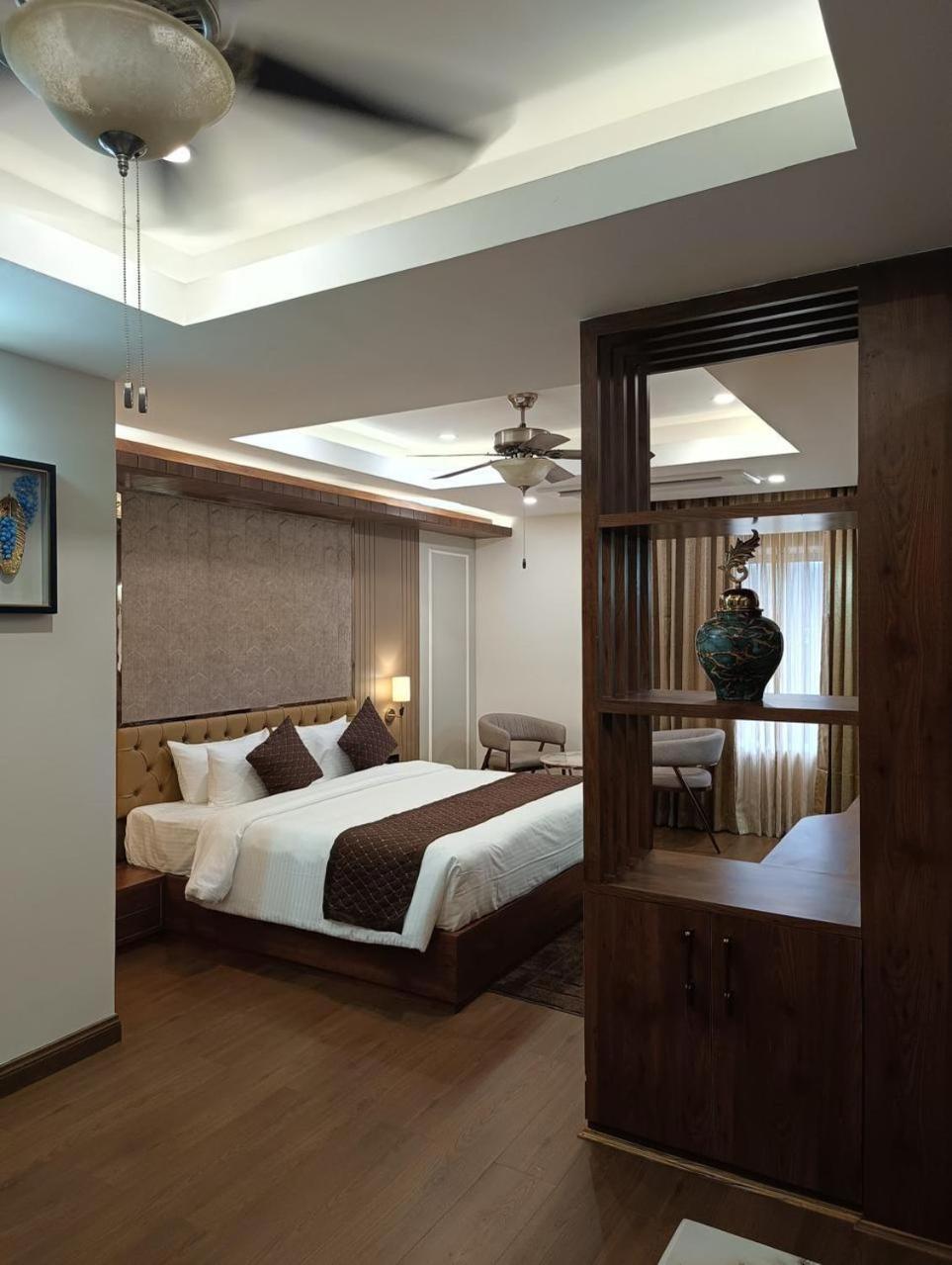 Heavens Garden Empire Hotell Guwahati Eksteriør bilde
