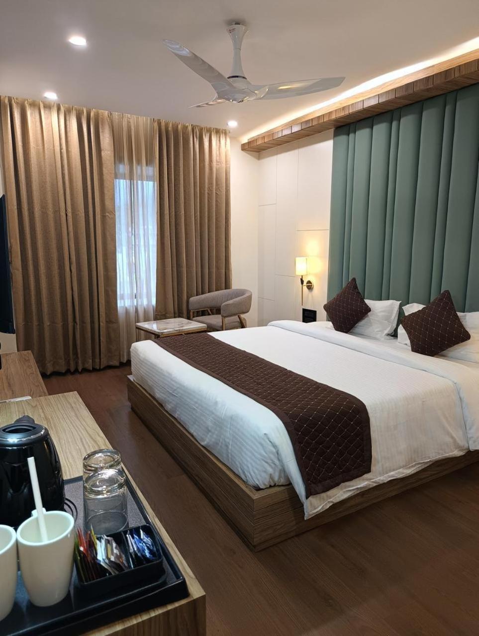 Heavens Garden Empire Hotell Guwahati Eksteriør bilde