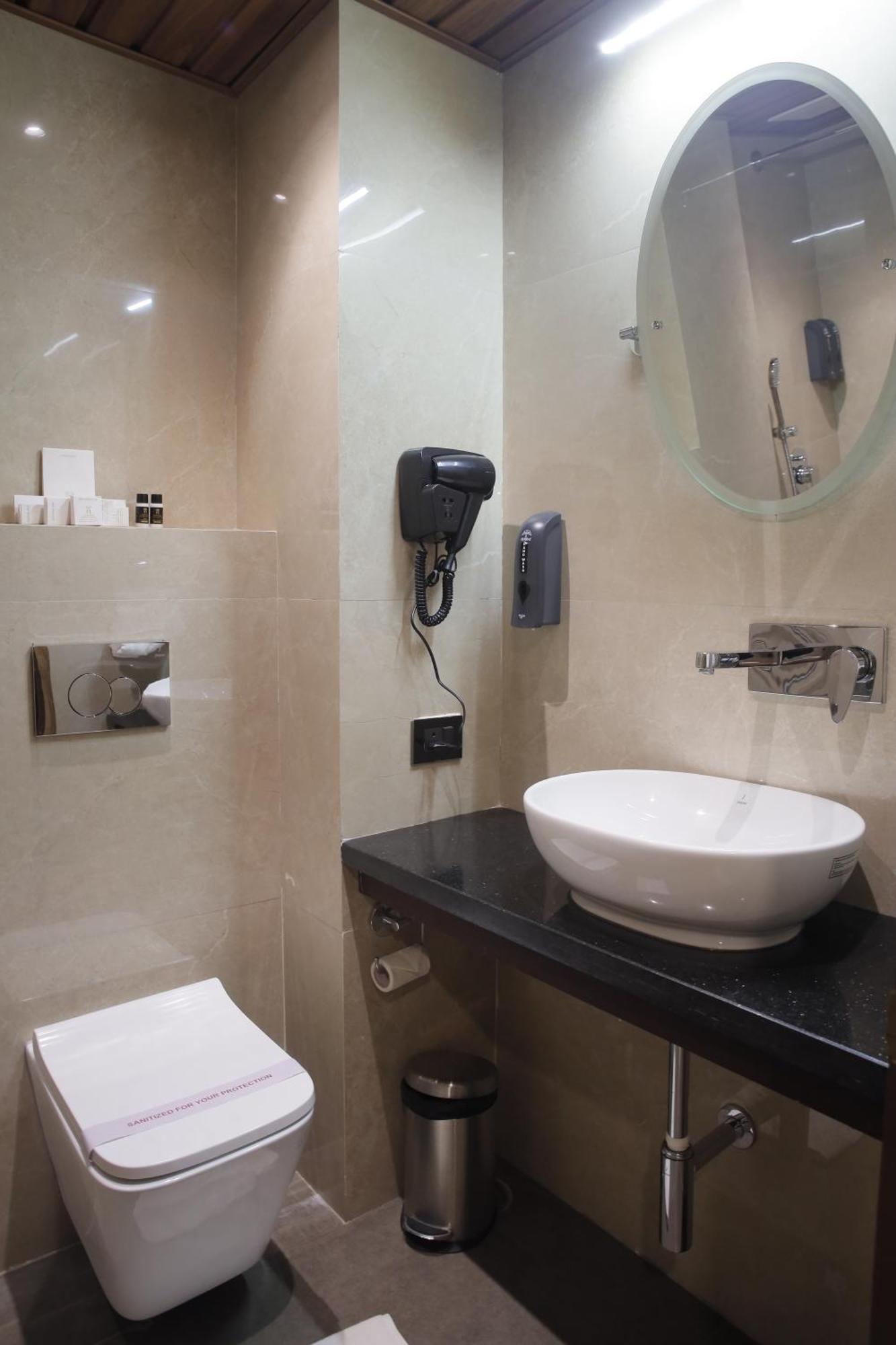 Heavens Garden Empire Hotell Guwahati Eksteriør bilde